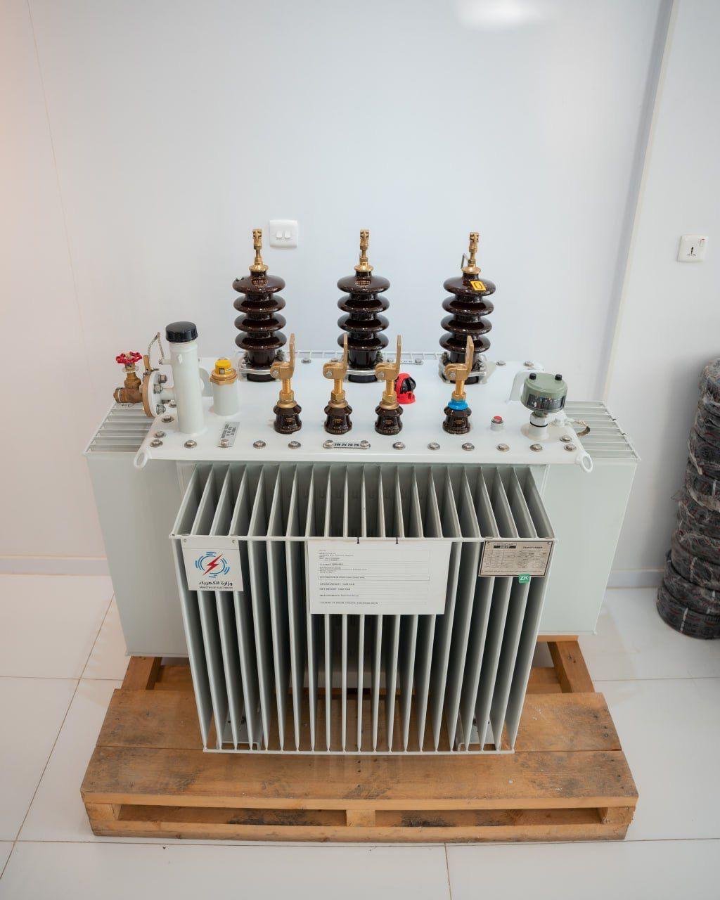 محولات توزيع بملفات نحاس